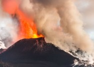 加那利群岛启动火山应急计划，游客被告知“不要惊慌”